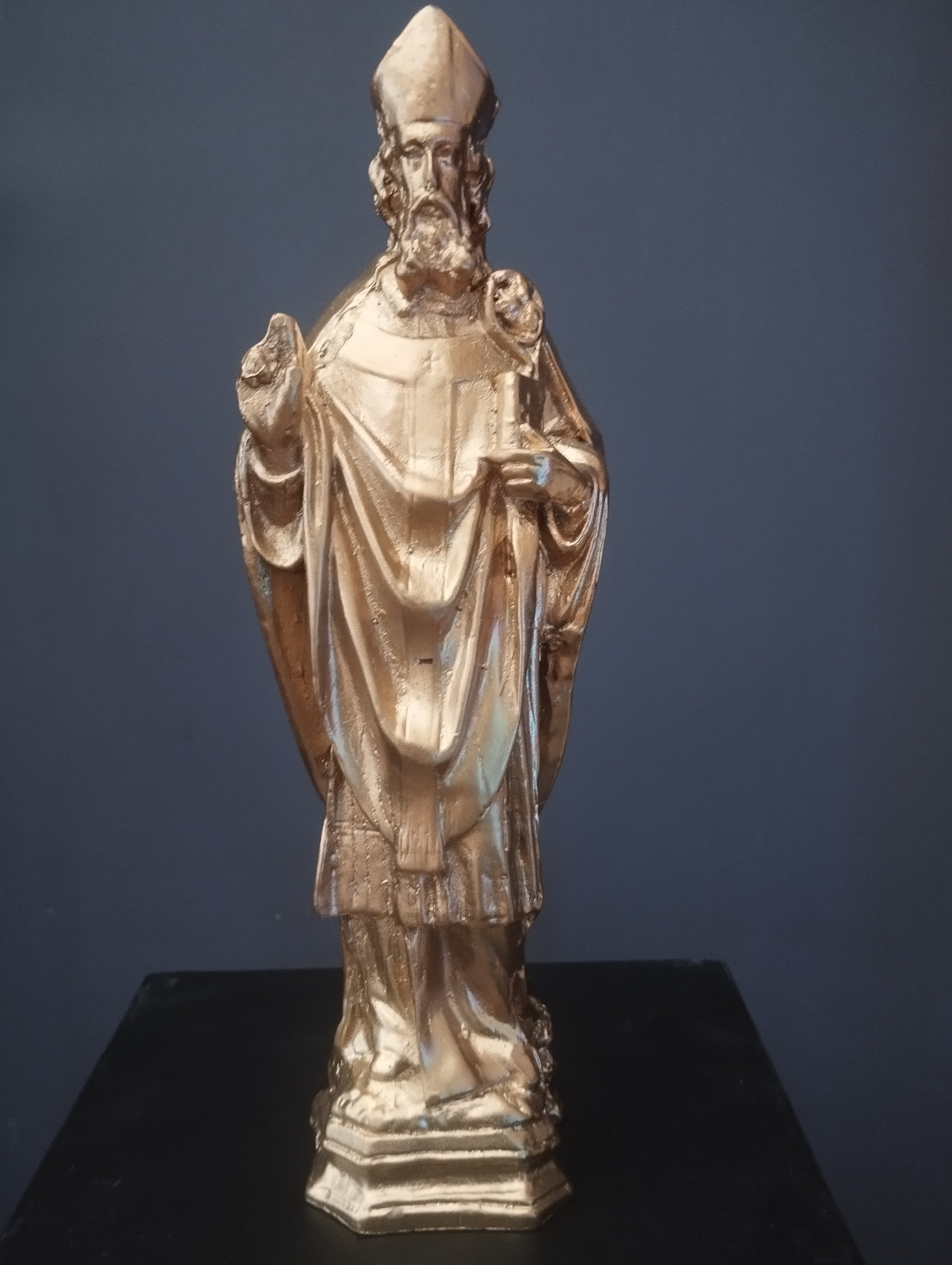 Statuetta di San Nicola – Simbolo di Protezione e Tradizione ✨